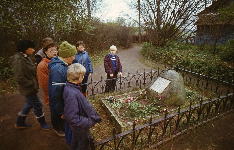Могила Анны Керн, 1988 - 1993, Тверская обл., Торжокский р-н, с. Прутня