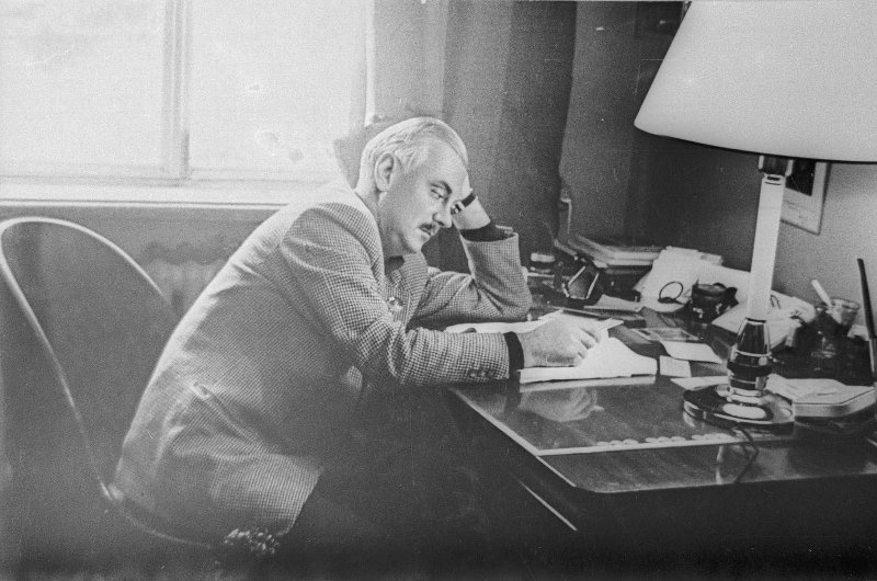 Писатель Сергей Михалков за письменным столом, 1960 год