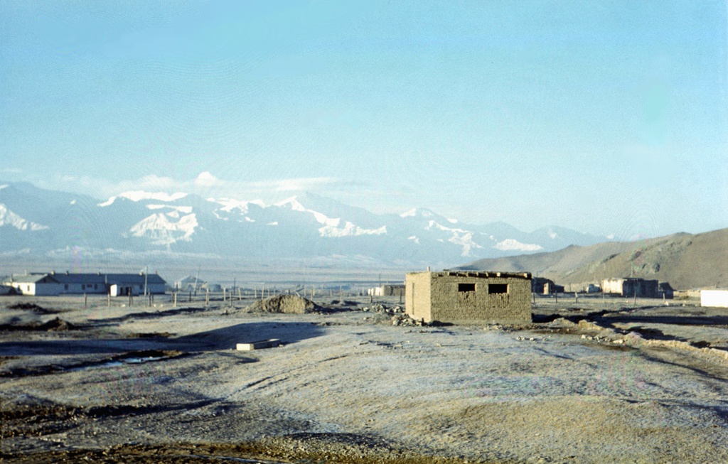 Поселок Сары-Таш в Алайской долине, 1978 год, Киргизская ССР, пос. Сары-Таш