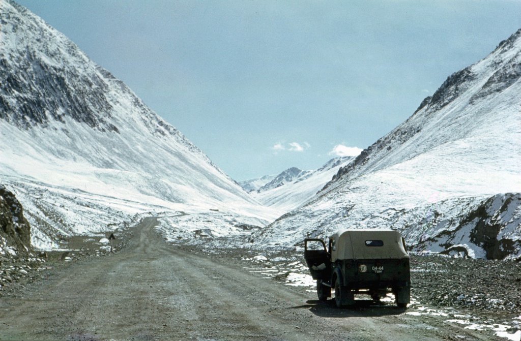 Дорога через Алайский хребет на перевал Кызыларт, 1978 год, Киргизская ССР, Ошская обл.
