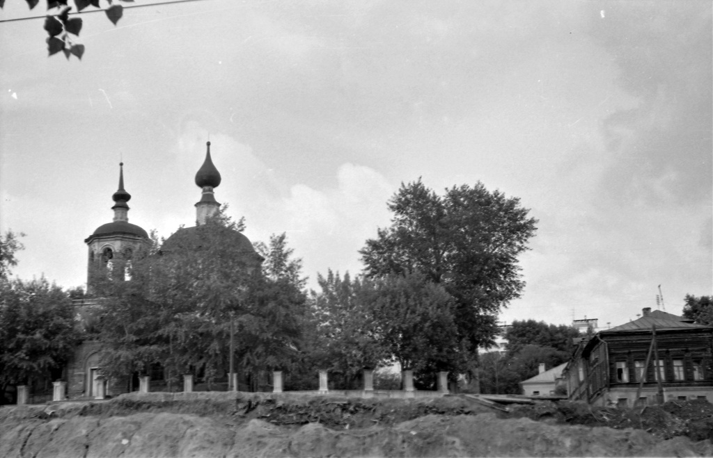 Храм Троицы Живоначальной в Троицком подворье, июль 1977, г. Москва. Храм построен в 1696–1706 годы.