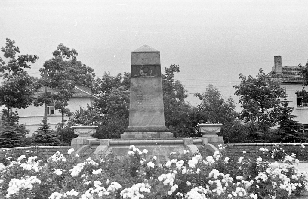 Памятник советским воинам-освободителям в Паланге, 1963 год, Литовская ССР, г. Паланга