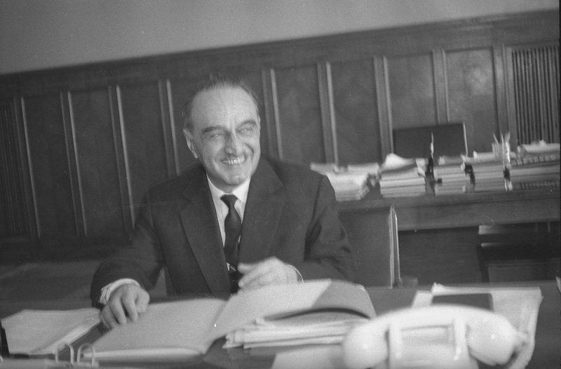 Первый заместитель Председателя Совета Министров СССР Анастас Иванович Микоян в рабочем кабинете, 1962 год, г. Москва