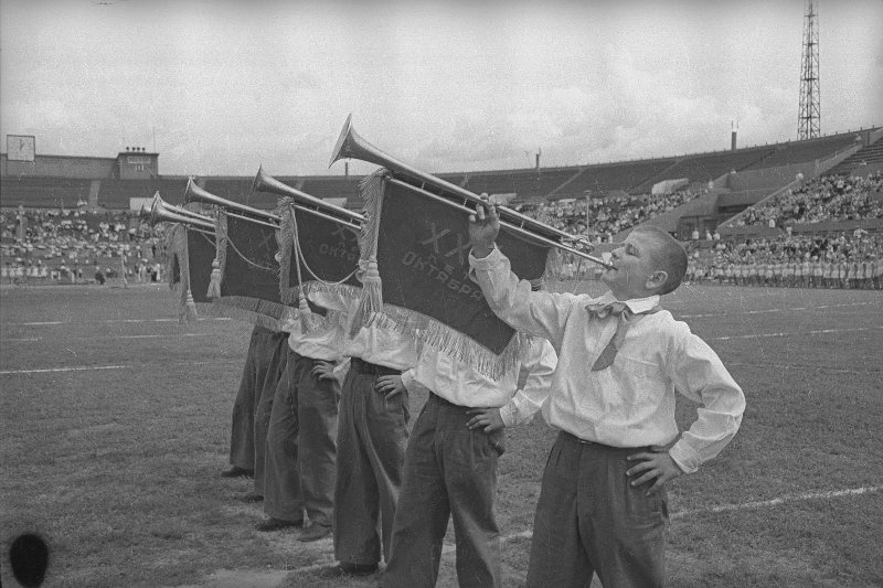 Мальчики-горнисты на стадионе «Динамо», 1950-е, г. Москва