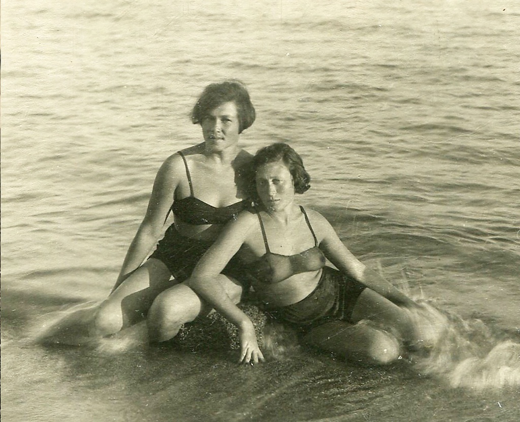 1936 фото оригинал 9х6 НЮ девушка женщина прозрачный лифчик пляж купальник Одесса СССР (4773)