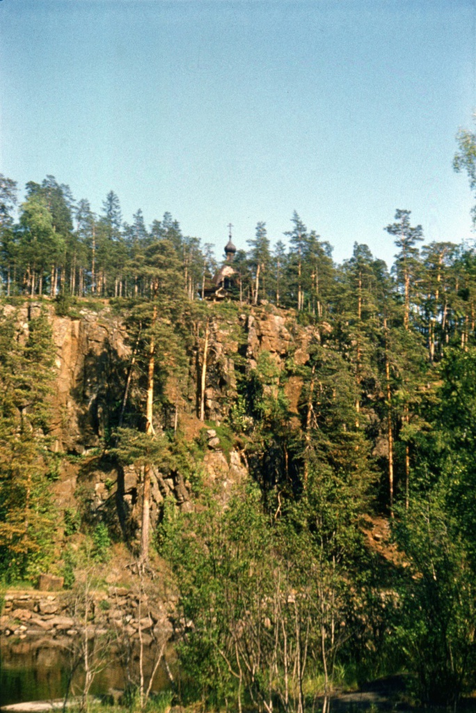 Скалистые берега Малой Никоновской бухты острова Валаам, июнь 1985, Карелия, Сортавальский р-н, о-в Валаам