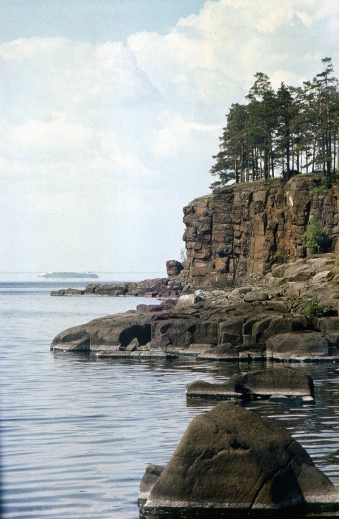 Скалистые берега острова Валаам, июнь 1985, Карелия, Сортавальский р-н, о-в Валаам