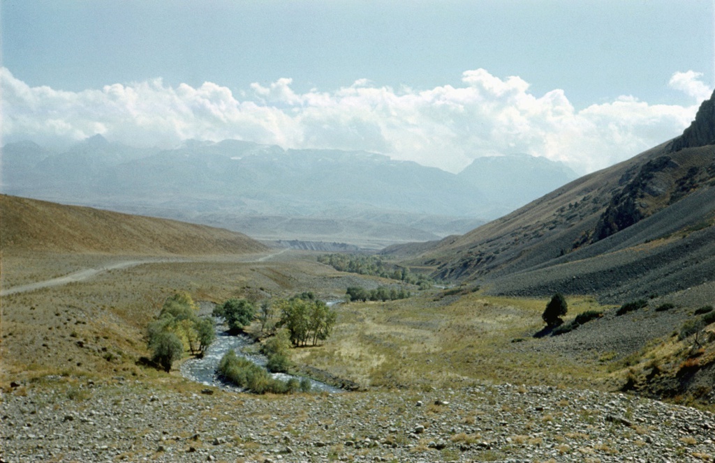 Впереди - долина реки Чаткал, 1 июня 1978 - 30 августа 1978, Киргизская ССР, Джалал-Абадская область