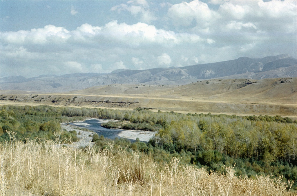 В долине реки Чаткал, 1 июня 1978 - 30 августа 1978, Киргизская ССР, Джалал-Абадская обл.