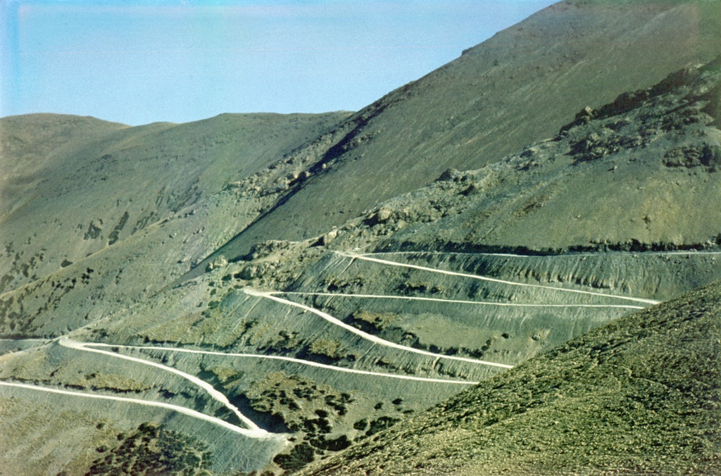 Спуск с перевала Кара-Буура в Таласском Алатау, 1 июня 1978 - 30 августа 1978, Киргизская ССР, Джалал-Абадская обл.