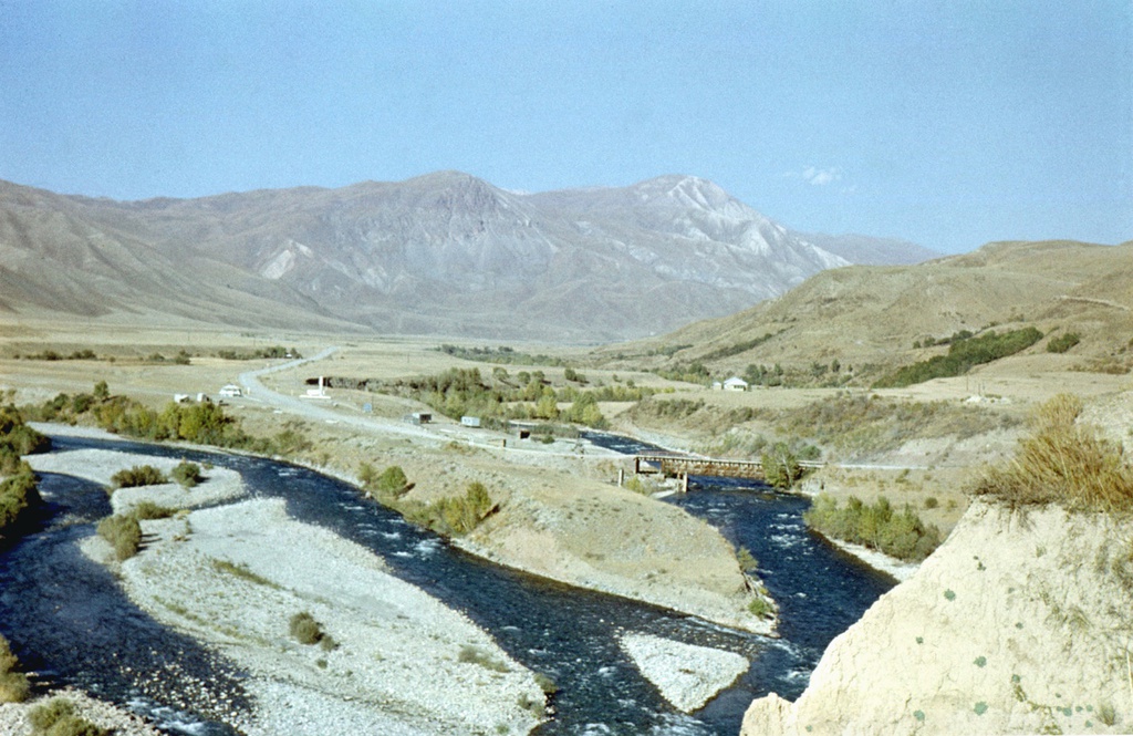 В долине реки Чаткал, 1 июня 1978 - 30 августа 1978, Киргизская ССР, Джалал-Абадская обл.