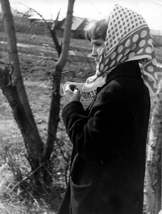 Сельский почтальон, 10 апреля 1968, Московская обл., Воскресенский р-н, с. Конобеево. Фотография из архива пользователя Для-Поэтов И-Влюбленных.