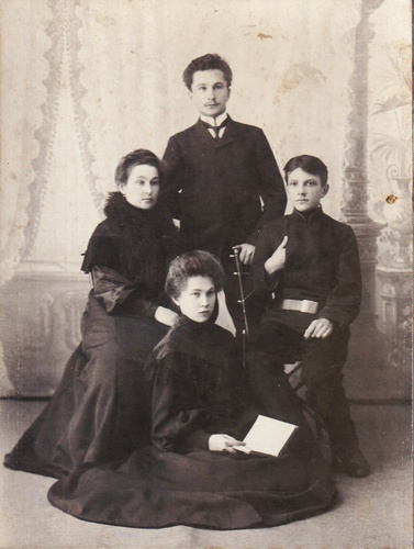 Семья Полуденцевых, 1910 - 1912
