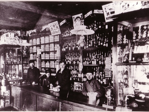 Торговая лавка мариинского купца Полуденцева, 1905 - 1910, г. Мариинск
