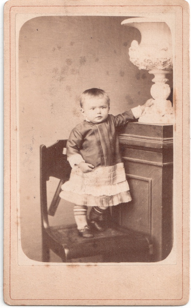 Лиза Рыбкина, 1 января 1900 - 1 января 1910. Фотография из архива Елизаветы Аркадьевны Куликовой (Соколовой), моей прабабушки.