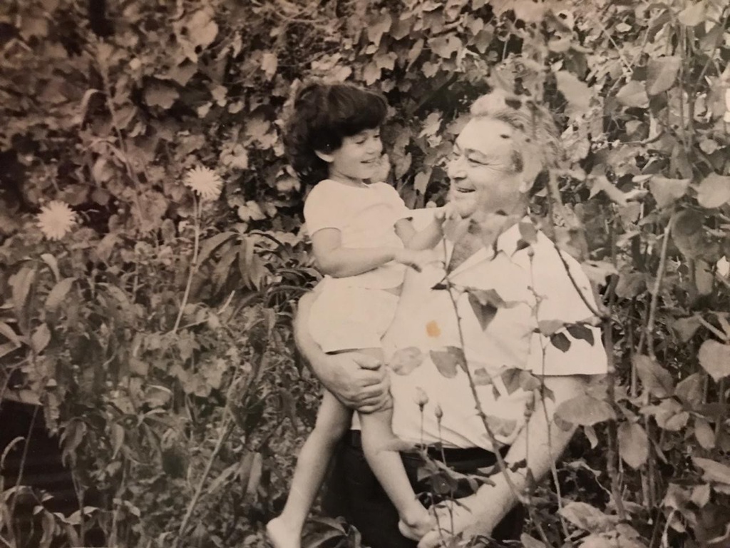 Захар Исаакович Хейсин с внучкой Анной Александровной Хейсиной (Валовой), 1986 - 1988