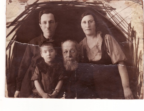 Пейсах (Леонтий) Хейсин - Лейб Шмаев Савельевич с дочерью Марией ее мужем Борисом Бориком и внучкой Ревеккой, 1910 - 1915