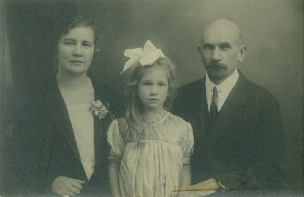 История жизни обычной семьи 41. Семья 1930. Семья в 1930 г. Фото семьи 1930 годов. Шеремецинские история семьи 1930.