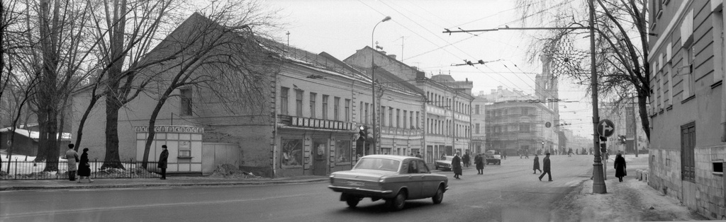 Московские дома и улицы конца 80-х – начала 90-х годов, 1988 - 1992, г. Москва. Панорама смонтирована из трех фотографий.