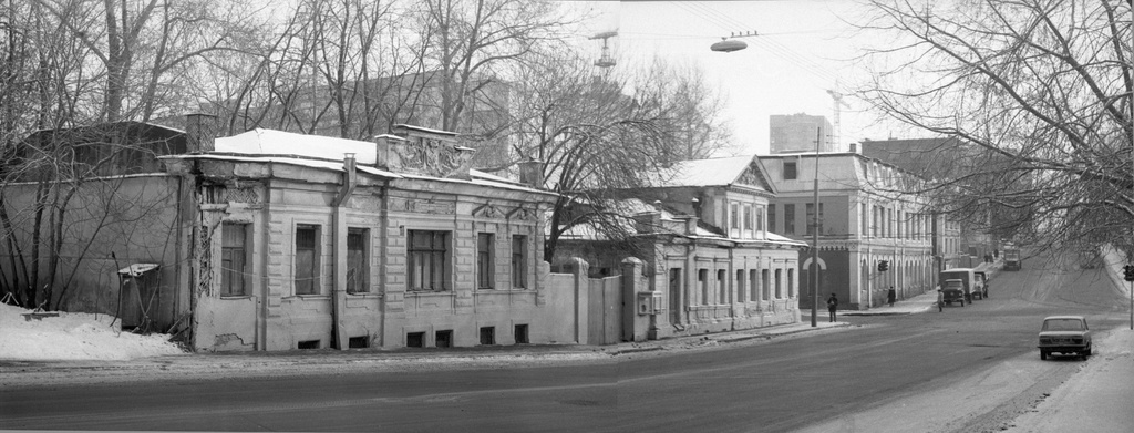 Московские дома и улицы конца 80-х – начала 90-х годов, 1988 - 1992, г. Москва. Панорама смонтирована из двух фотографий.