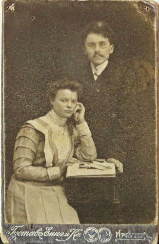 Семейный портрет Марии и Петра Решетниковых, 28 января 1909, г. Иркутск