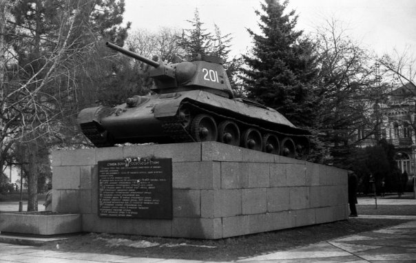 Памятник героям Великой Отечественной войны, 1984 год, г. Симферополь. Фотография из архива Дмитрия Иванова.