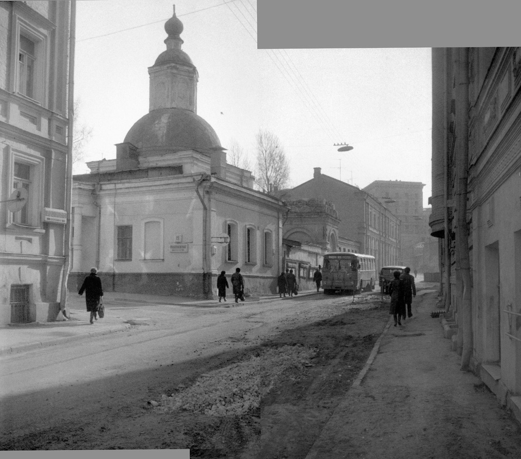 Никольская церковь, 1986 - 1990, г. Москва. Изображение смонтировано из двух фотографий.
