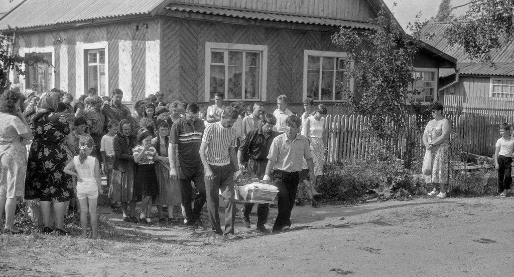 Траурная процессия, 31 мая 1992 - 31 августа 1992, Калининская обл., Старицкий р-н, д. Орешки