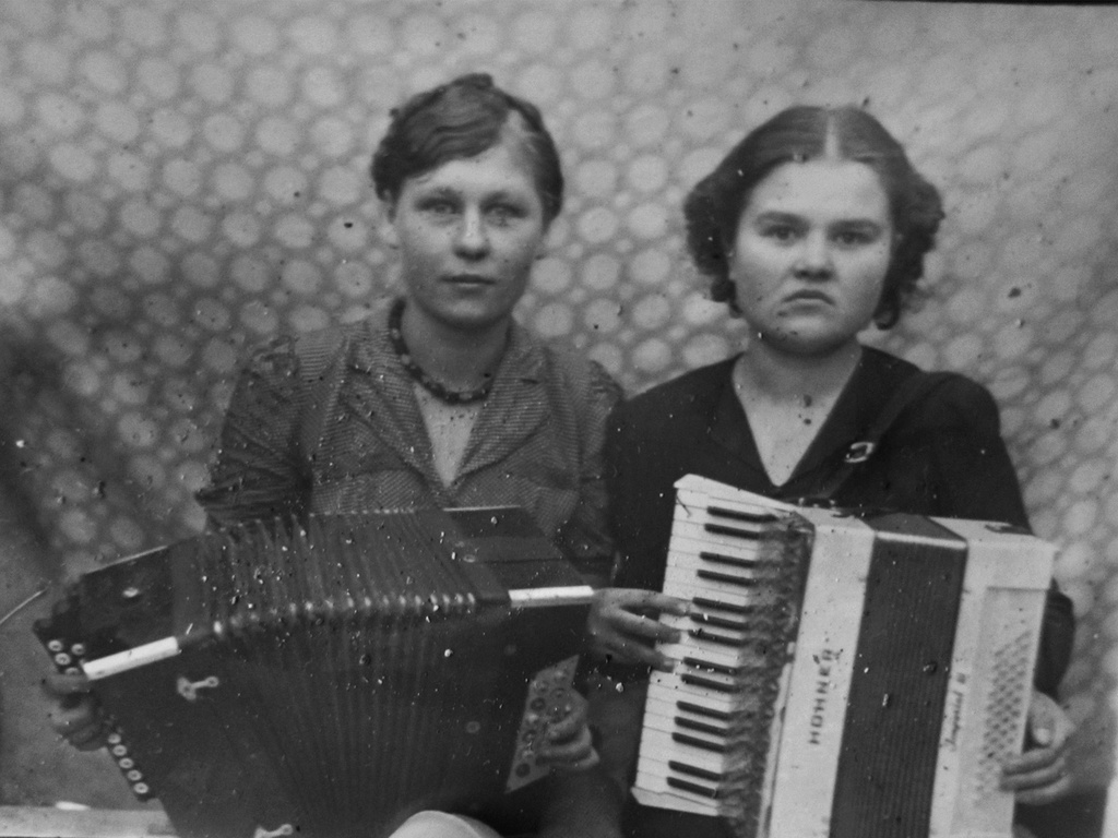 «Музыкальные девушки», 1949 - 1953. Фотография из архива Дарьи Микацадзе.&nbsp;