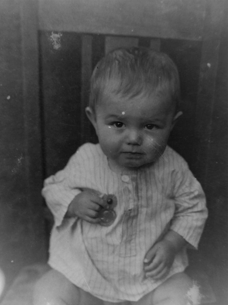 «Далекое детство», 1946 - 1947, Ульяновская обл., Николаевский р-н, с. Чувашский Сайман. Фотография из архива Дарьи Микацадзе.&nbsp;