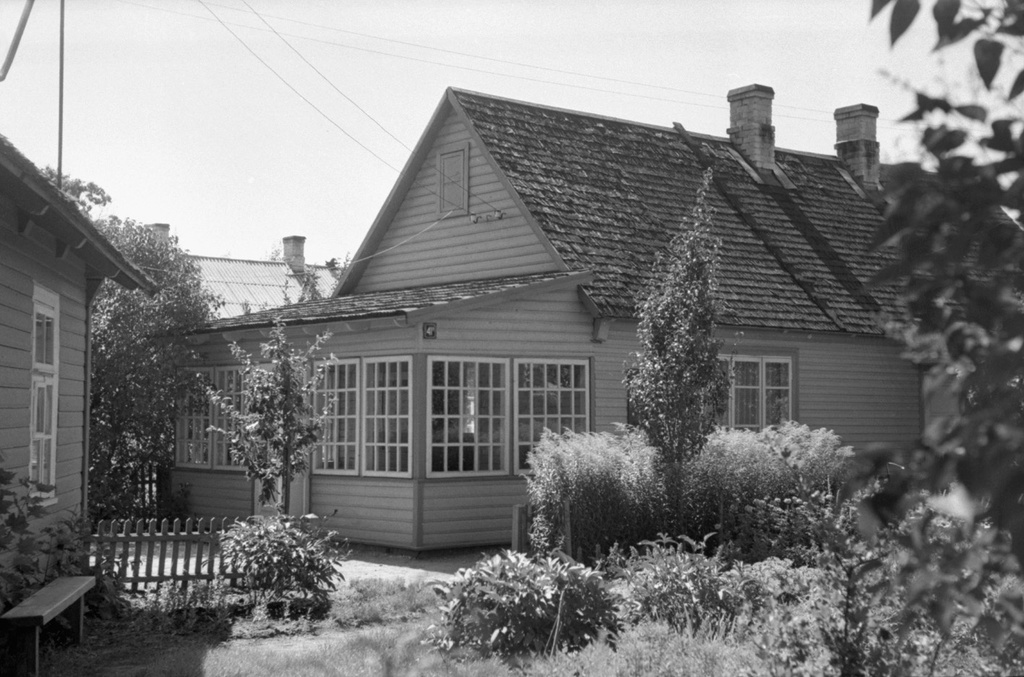 Дачные дома в Друскининкае, 1 июня 1969 - 30 августа 1969, Литовская ССР, г. Друскининкай. Выставка «Убежище от суеты» с этой фотографией.
