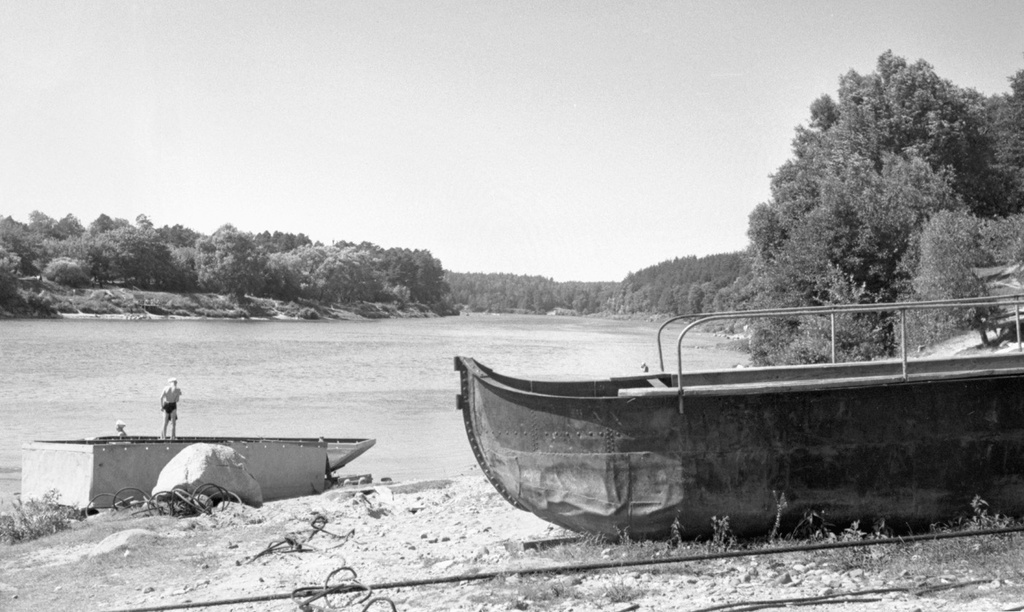 На берегу реки Неман в Друскининкае, 1 июня 1969 - 30 августа 1969, Литовская ССР, г. Друскининкай