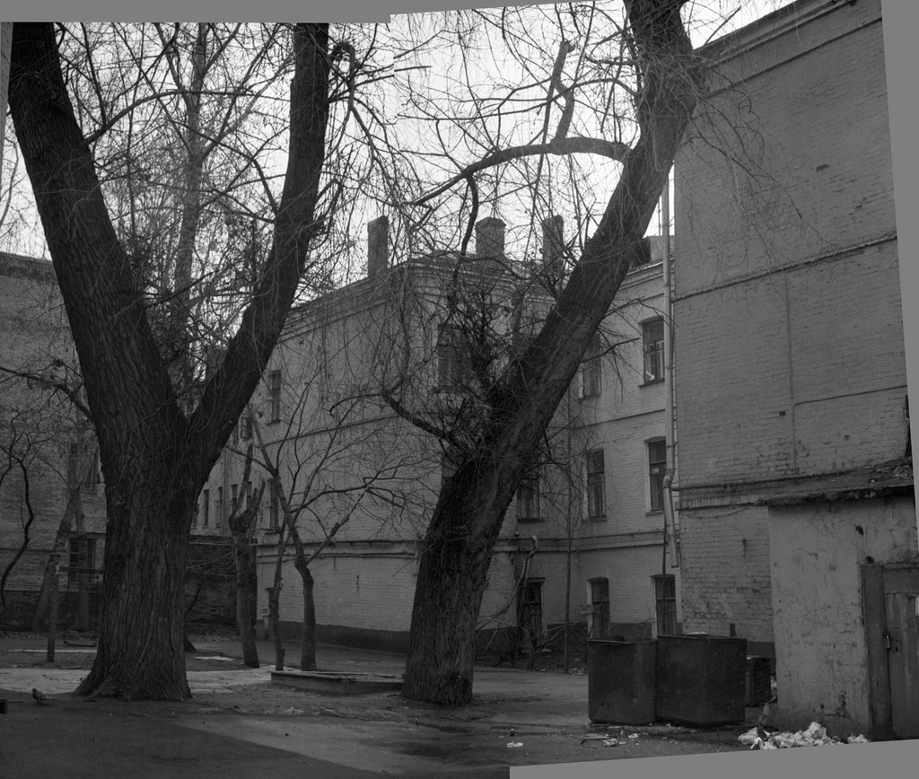 Московские дома и дворы конца 80-х годов, март - октябрь 1989, г. Москва. Изображение смонтировано из двух фотографий.