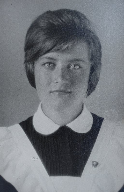 Комсомолка, 1964 год, УССР, Ворошиловградская обл., Антрацитовский р-н, ш.26. На фото: Люда Иваненко.Фотография из архива пользователя М Алина.&nbsp;