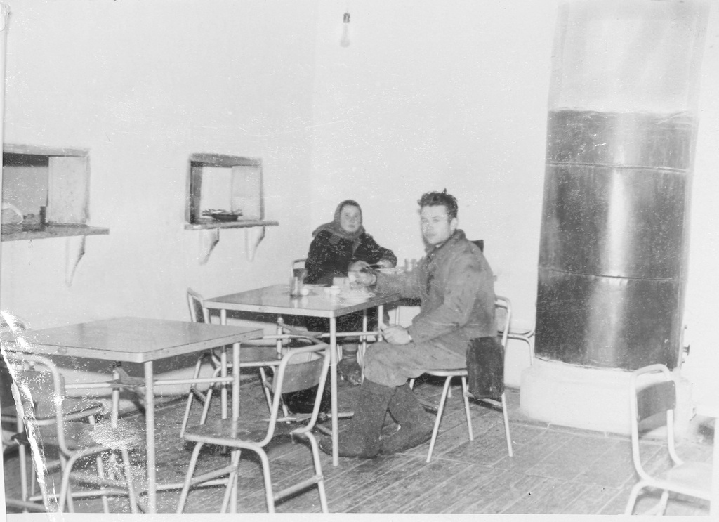 Обед в сельской столовой, 1970 год