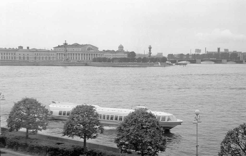 Вид на реку Неву из окон Эрмитажа, 1 июля 1980 - 30 августа 1980, г. Ленинград