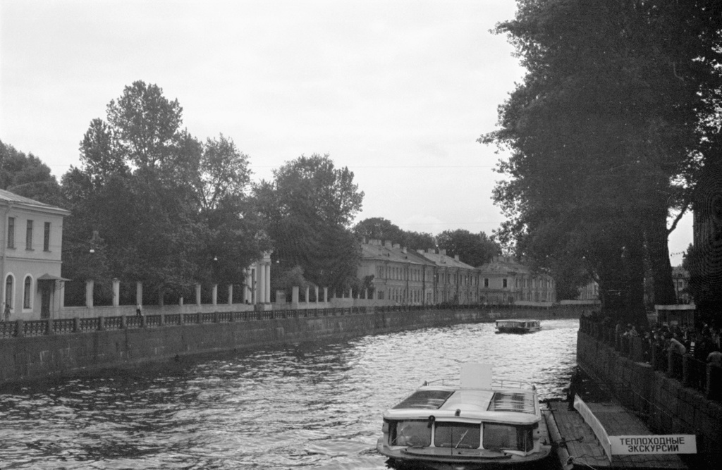 Река Мойка в Ленинграде, 1 июля 1980 - 30 августа 1980, г. Ленинград. Выставка «Прогулки по набережной Мойки» с этой фотографией.