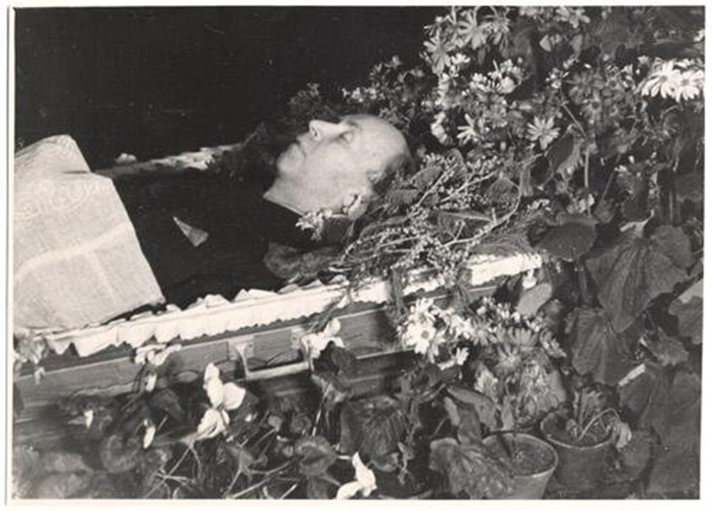 Сергей Прокофьев в гробу, 7 марта 1953, г. Москва. Видео «Сергей Прокофьев» с этой фотографией.&nbsp;