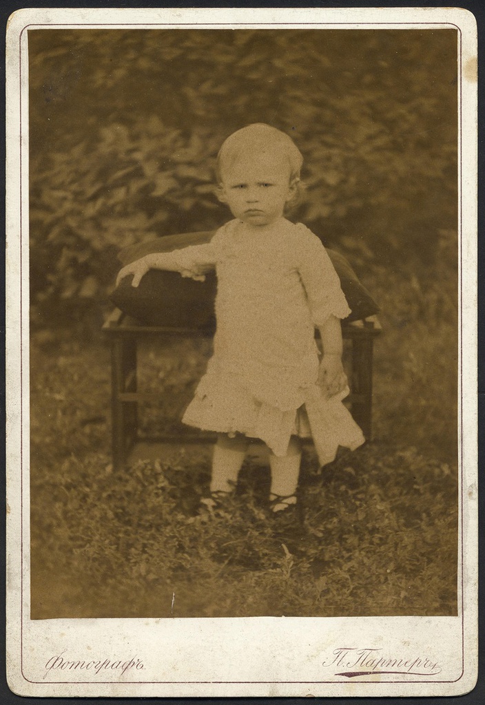 Сергей Прокофьев. Портрет в детском возрасте, в саду около пуфика, 1892 год. Видео «Сергей Прокофьев» с этой фотографией.&nbsp;