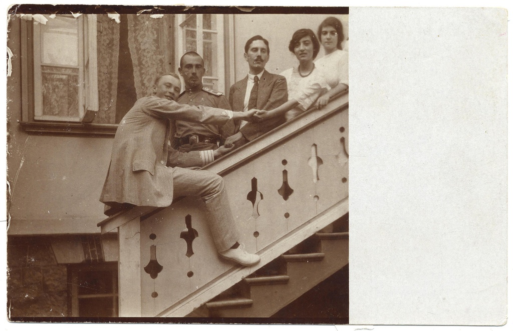 Сергей Прокофьев в группе из пяти человек на лестнице дома, 1912 год, Таврическая губ., Ялтинский у., дер. Гурзуф