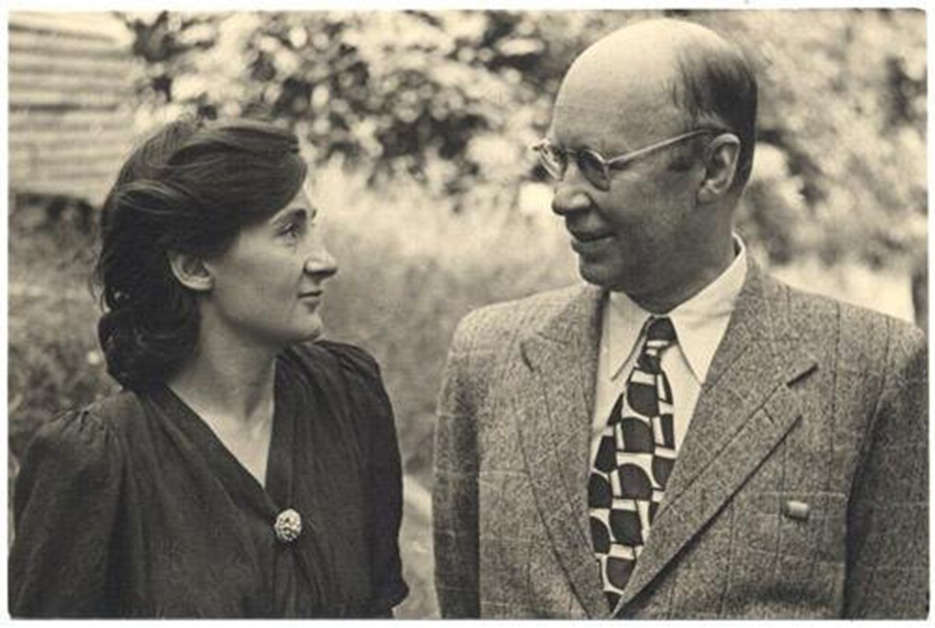 Сергей Прокофьев с женой Мирой Александровной Мендельсон. На даче, 1946 год