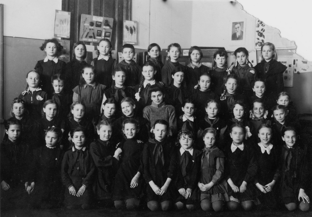 Женская средняя школа № 3, 4 класс «б», 1948 - 1949, г. Ленинград