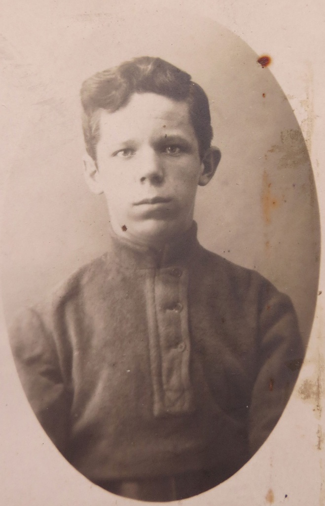Семен Степанович Гаврилов, 1910 - 1920, г. Иркутск. Семен Степанович Гаврилов, 16 лет, младший брат моего деда.