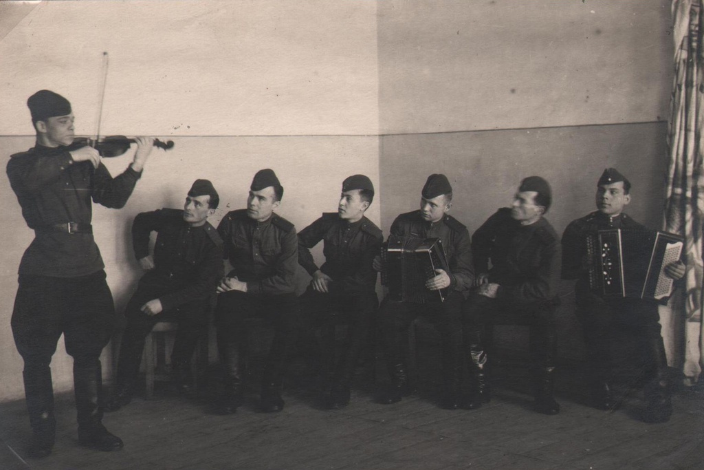 Из армейских фото Марка Шехтера, 1 января 1943 - 4 июля 1945. Марк Моисеевич Шехтер – актер Московского ГОСЕТа. 