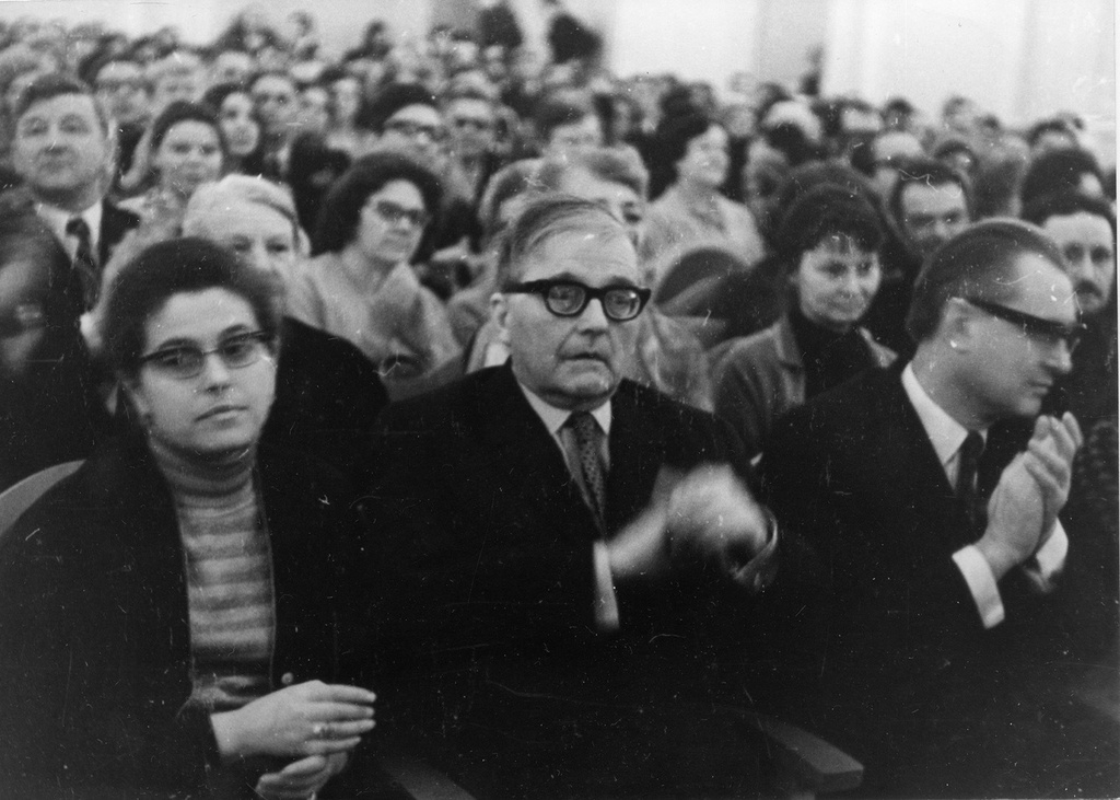 Дмитрий Шостакович и Ирина Шостакович на авторском концерте Тихона Хренникова, 1965 год, Болгария, г. Русе. Выставка «Дмитрий Шостакович» с этой фотографией.&nbsp;