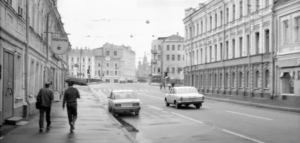 Московские дома и улицы конца 80-х годов, июнь - октябрь 1987, г. Москва. Панорама смонтирована из двух фотографий.