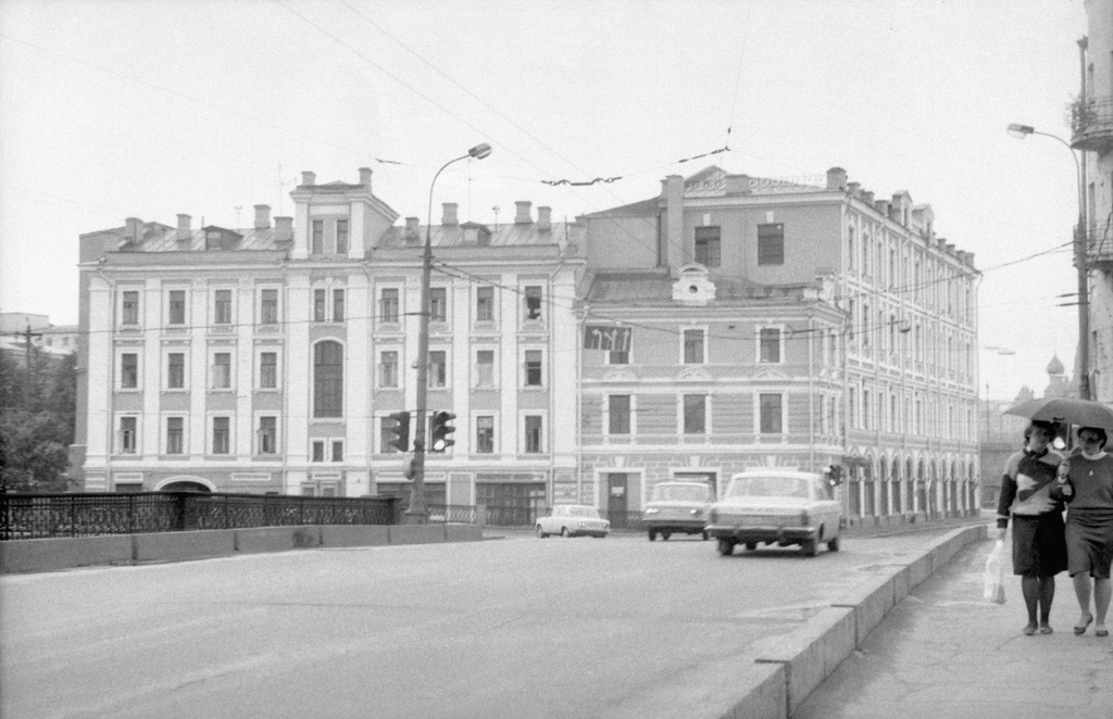На Малом Москворецком мосту в Москве, июнь - октябрь 1987, г. Москва
