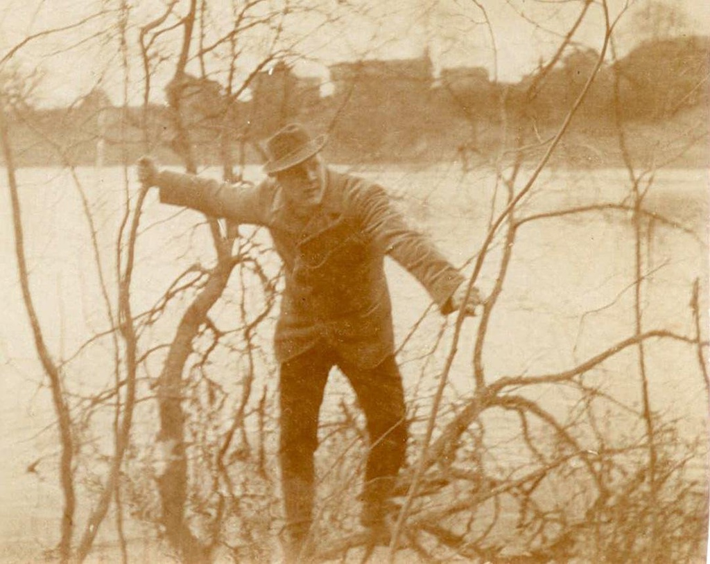 Федор Шаляпин на рыбной ловле, 1910 год