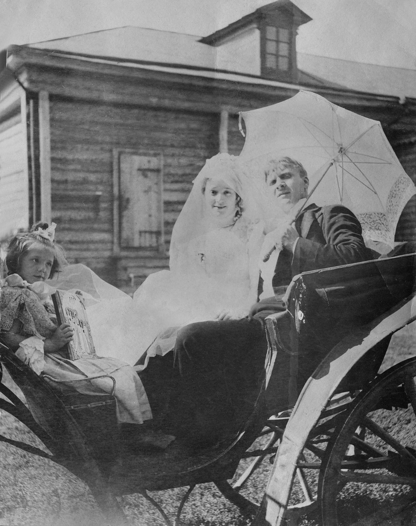 Федор Шаляпин и Иола Торнаги в день свадьбы в селе Гагино, 1898 год, Московская губ., с. Гагино