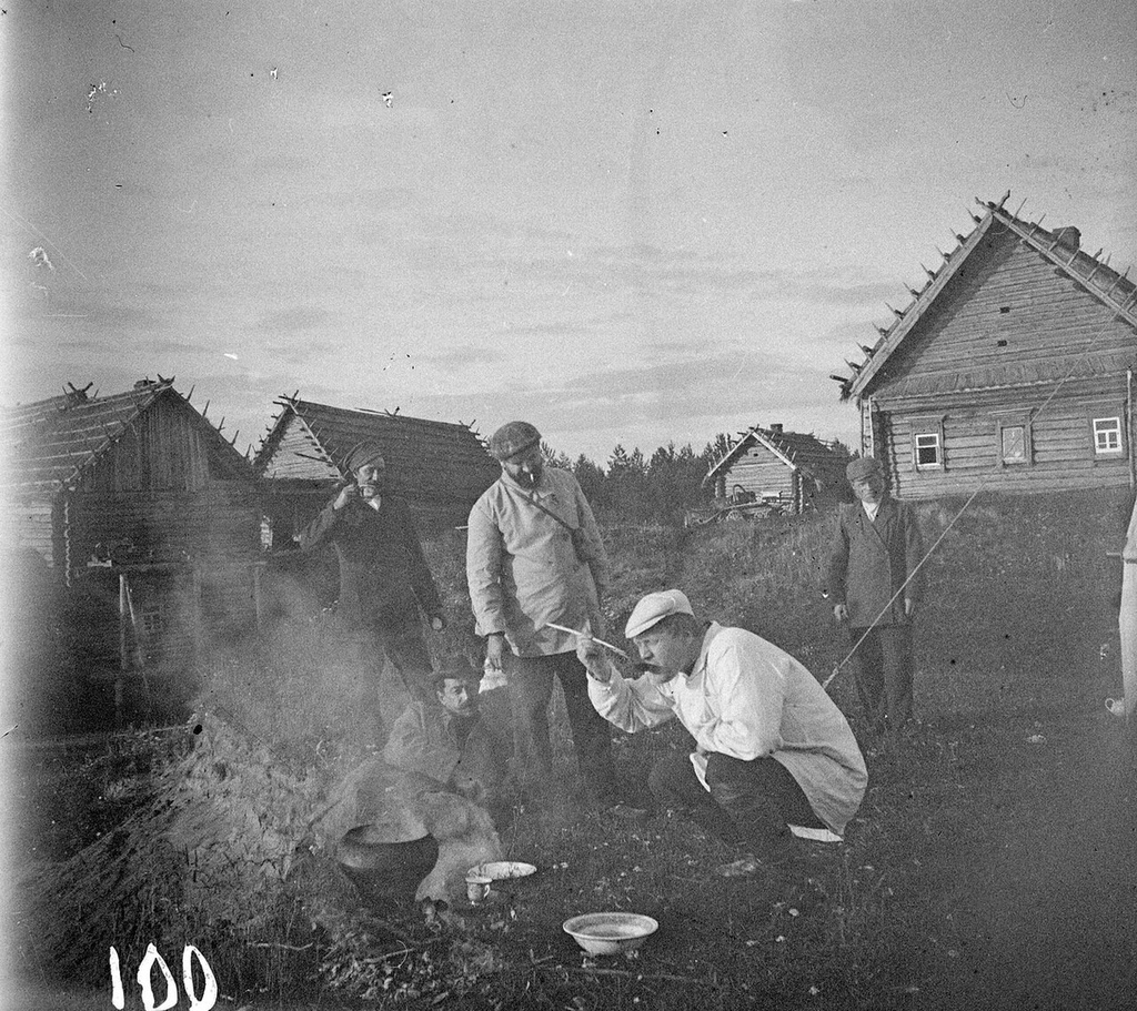 Федор Шаляпин в группе на отдыхе в окрестностях станции Итларь, 1904 - 1905, Ярославская губ., станция Итларь